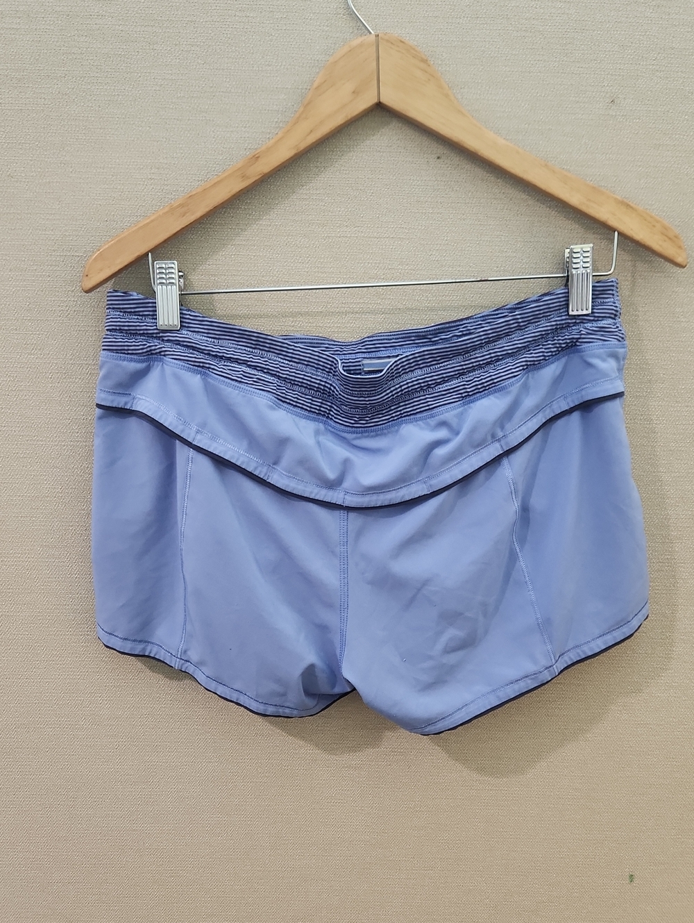 Lululemon Shorts Size 8 - Picture 6 of 16